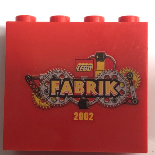 Visuel indicatif Rebrickable de Brique 2 x 4 x 3 avec motif imprimé 'LEGO FABRIK 2002' (Brick 2 x 4 x 3 with 'LEGO FABRIK 2002' Print)