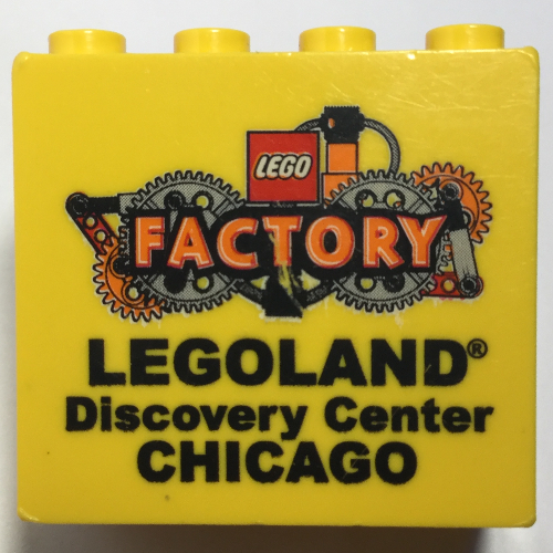 Visuel indicatif Rebrickable de Brique 2 x 4 x 3 avec motif imprimé 'LEGOLAND Discovery Center CHICAGO FACTORY' (Brick 2 x 4 x 3 with 'LEGOLAND Discovery Center CHICAGO FACTORY' Print)