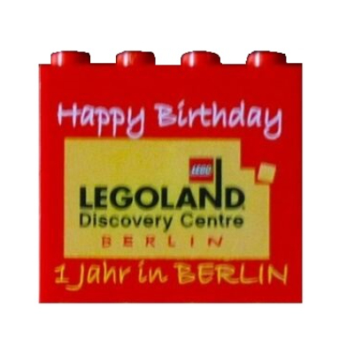 Visuel indicatif Rebrickable de Brique 2 x 4 x 3 avec motif imprimé 'LEGOLAND Discovery Centre BERLIN Happy Birthday 1 Jahr in BERLIN' (Brick 2 x 4 x 3 with 'LEGOLAND Discovery Centre BERLIN Happy Birthday 1 Jahr in BERLIN' Print)
