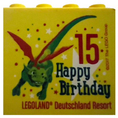 Visuel indicatif Rebrickable de Brique 2 x 4 x 3 avec '15 Happy Birthday LEGOLAND Deutschland Resort' motif imprimé (Brick 2 x 4 x 3 with '15 Happy Birthday LEGOLAND Deutschland Resort' Print)