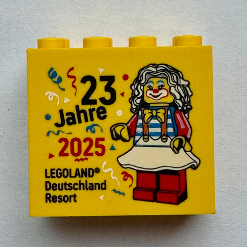 Visuel indicatif Rebrickable de Brique 2 x 4 x 3 avec '23 Jahre 2025 LEGOLAND Deutschland Resort' (Brick 2 x 4 x 3 with '23 Jahre 2025 LEGOLAND Deutschland Resort')