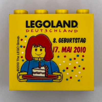 Visuel indicatif Rebrickable de Brique 2 x 4 x 3 avec 'LEGOLAND Deutschland Resort 8. Geburtstag 17. Mai 2010' motif imprimé (Brick 2 x 4 x 3 with 'LEGOLAND Deutschland Resort 8. Geburtstag 17. Mai 2010' Print)
