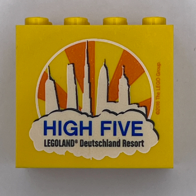 Visuel indicatif Rebrickable de Brique 2 x 4 x 3 avec motif imprimé 'LEGOLAND Deutschland Resort HIGH FIVE' (Brick 2 x 4 x 3 with 'LEGOLAND Deutschland Resort HIGH FIVE' Print)