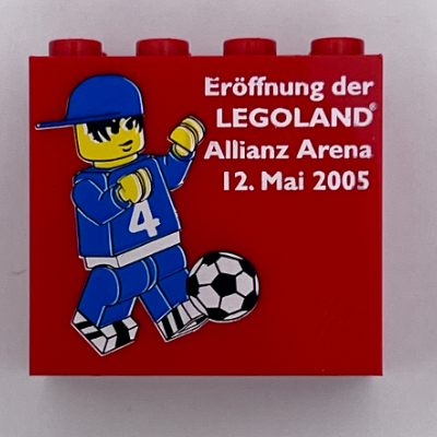 Visuel indicatif Rebrickable de Brique 2 x 4 x 3 avec motif imprimé 'Eröffnung der Legoland Allianz Arena 12. Mai 2005' (Brick 2 x 4 x 3 with 'Eröffnung der Legoland Allianz Arena 12. Mai 2005' Print)