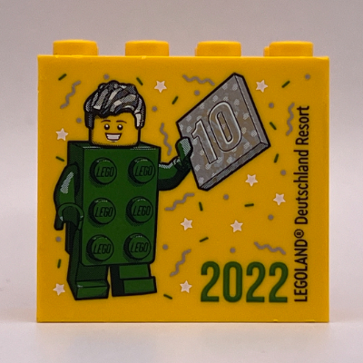 Visuel indicatif Rebrickable de Brique 2 x 4 x 3 avec motif imprimé 'LEGOLAND Deutschland Resort 10 2022', vert brique (Brick 2 x 4 x 3 with 'LEGOLAND Deutschland Resort 10 2022', Green Brick Figure (Besuchsmeister Silver) Print)