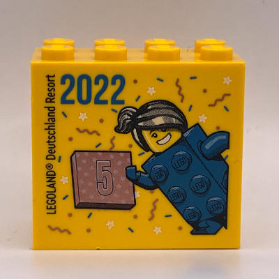 Visuel indicatif Rebrickable de Brique 2 x 4 x 3 avec motif imprimé 'LEGOLAND Deutschland Resort 5 2022' Bleu brique (Brick 2 x 4 x 3 with 'LEGOLAND Deutschland Resort 5 2022' Blue Brick Figure (Besuchsmeister Bronze) Print)