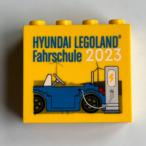 Visuel indicatif Rebrickable de Brique 2 x 4 x 3 avec motif imprimé 'HYUNDAI LEGOLAND Fahrschule 2023' (Brick 2 x 4 x 3 with 'HYUNDAI LEGOLAND Fahrschule 2023' Print)