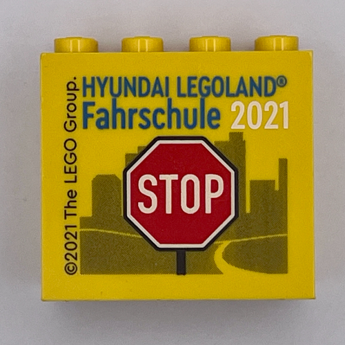 Visuel indicatif Rebrickable de Brique 2 x 4 x 3 avec motif imprimé 'Hyundai LEGOLAND Fahrschule 2021' et panneau d'arrêt (Brick 2 x 4 x 3 with 'Hyundai LEGOLAND Fahrschule 2021' and STOP Sign Print)