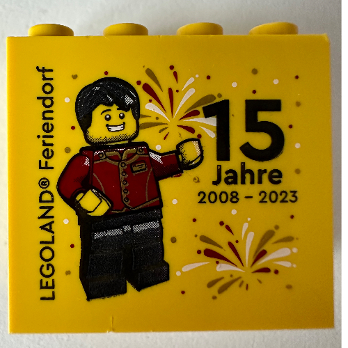 Visuel indicatif Rebrickable de Brique 2 x 4 x 3 avec motif imprimé 'LEGOLAND Feriendorf 15 Jahre 2008 - 2023' (Brick 2 x 4 x 3 with 'LEGOLAND Feriendorf 15 Jahre 2008 - 2023' Print)