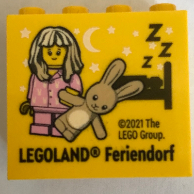 Visuel indicatif Rebrickable de Brique 2 x 4 x 3 avec 'LEGOLAND Feriendorf', fille de pyjama, motif imprimé en peluche (Brick 2 x 4 x 3 with 'LEGOLAND Feriendorf', Pajama Girl, Teddy Print)