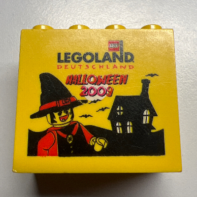 Visuel indicatif Rebrickable de Brique 2 x 4 x 3 avec motif imprimé 'LEGOLAND Deutschland Halloween 2009' (Brick 2 x 4 x 3 with 'LEGOLAND Deutschland Halloween 2009' Print)