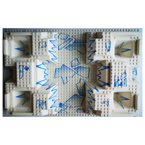 Visuel indicatif Rebrickable de Plaque de base surélevée 32 x 48 x 6 avec 4 trous d'angle et motif imprimé de glace bleue arctique (Baseplate Raised 32 x 48 x 6 with 4 Corner Pits and Arctic Blue Ice Print)