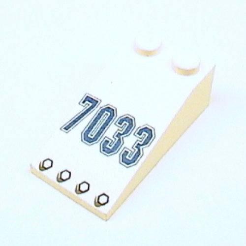 Visuel indicatif Rebrickable de Brique inclinée 18° 4 x 2 avec motif imprimé '7033' et Rivets (Brick Sloped 18° 4 x 2 with '7033' and Rivets Print)