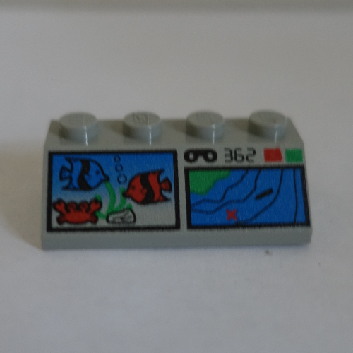 Visuel indicatif Rebrickable de Brique inclinée 45° 2 x 4 avec motif imprimé Poisson et Terrain (Brick Sloped 45° 2 x 4 with Fish and Terrain Map Print)