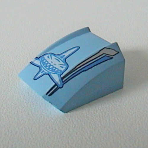Visuel indicatif Rebrickable de Brique courbée 2 x 2 avec lèvre, sans tenons avec requin blanc, motif imprimé rayures argentées (Brick Curved 2 x 2 with Lip, No Studs with White Shark, Silver Stripes Print)