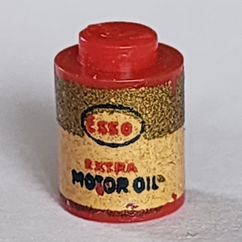 Visuel indicatif Rebrickable de Brique ronde 1 x 1 tenon solide, pas de rainure de fond avec esso extra moteur imprimé à l'huile motif (autocollant) (Brick Round 1 x 1 Solid Stud, No Bottom Groove with Esso Extra Motor Oil Print (Sticker))