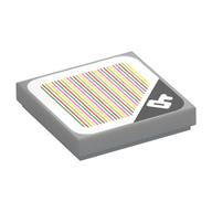 Visuel indicatif Rebrickable de Tuile 2 x 2 avec clé blanche sur triangle noir et code à barres motif imprimé (autocollant) (Tile 2 x 2 with White Key on Black Triangle and Barcode Print (Sticker))
