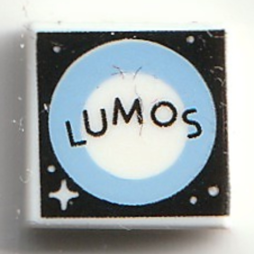 Visuel indicatif Rebrickable de Tuile 1 x 1 avec motif imprimé noir 'LUMOS' (Tile 1 x 1 with Black 'LUMOS' Print)