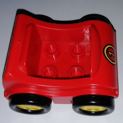 Visuel indicatif Rebrickable de Duplo Car avec roues jaunes et motif imprimé '1' (Duplo Car with Yellow Wheels and '1' Print)