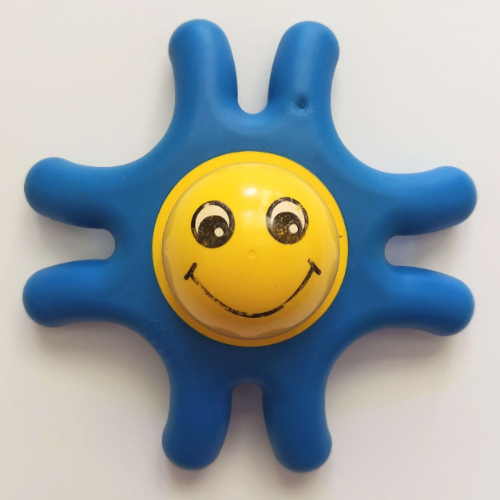 Visuel indicatif Rebrickable de Étoile de dentition Primo avec 8 bras, motif imprimé jaune au centre et sur le visage (Primo Teether Star with 8 Arms, Yellow Center and Face Print)