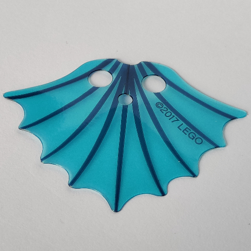 Cape, palmes avec lignes bleu foncé sur fond bleu clair motif imprimé (Neckwear Cape, Fins with Dark Blue Lines on Trans-Light Blue Background Print)