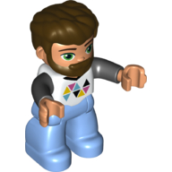 Visuel indicatif Rebrickable de Duplo figurine avec cheveux épais peignés vers l'avant et barbe brun foncé, jambes bleu moyen, bras noirs, Triangles multicolores sur le motif imprimé chemise (Duplo Figure with Thick Hair Combed Forward and Beard Dark Brown, Medium Blue Legs, Black Arms, Multi-colored Triangles on Shirt Print)