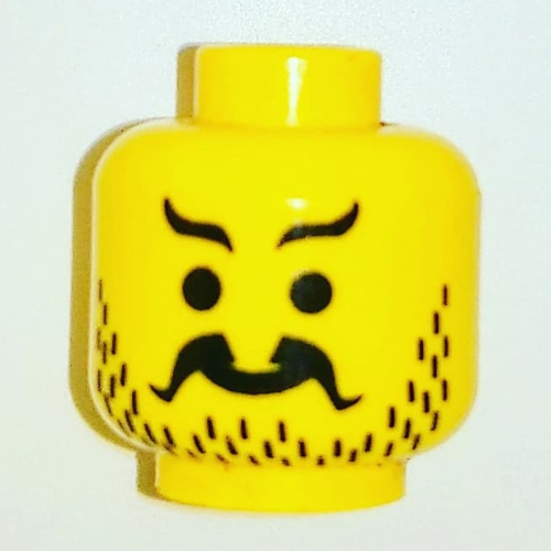 Tête de minifigurine pirate, moustache bouclée et fendue, sourcils ondulés courts, motif imprimé barbe naissante [tenon creux bouché] (Minifig Head Pirate, Moustache Curly and Split, Short Wavy Eyebrows, Stubble Print [Blocked Open Stud])