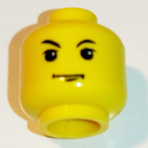 Tête de minifigurine tom devinette (Voldemort), pupilles blanches, arqué avant droit, le menton fossette motif imprimé [tenon creux bouché] (Minifig Head Tom Riddle (Voldemort), White Pupils, Arched Right Brow, Chin Dimple Print [Blocked Open Stud])