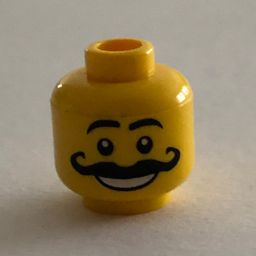 Tête de minifigurine, moustache bouclée longue épaisse, sourire blanc, sourcils surélevés motif imprimé [tenon creux bouché] (Minifig Head, Moustache Curly Long Thick, White Grin, Raised Eyebrows Print [Blocked Open Stud])