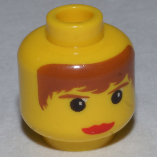 Tête de minifigurine roseau Pippin, lèvres rouges, cheveux bruns et sourcils motif imprimé (Minifig Head Pippin Reed, Red Lips, Brown Hair and Eyebrows Print)