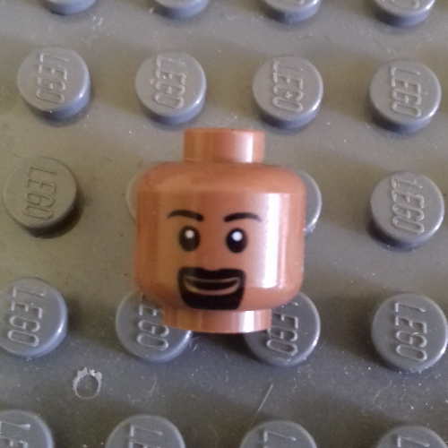 Minifigurine conducteur d'ambulance en chef, sourcils, pupilles blanches, motif : bouc et grand sourire [tenon creux bouché] (Minifig Head Ambulance Driver, Eyebrows, White Pupils, Goatee and Grin Print [Blocked Open Stud])
