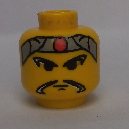 Ninja tête figurine, moustache longue, bandeau gris avec motif imprimé point rouge [tenon creux bouché] (Minifig Head Ninja, Moustache Long, Gray Headband with Red Dot Print [Blocked Open Stud])