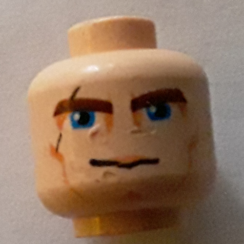 Tête de minifigurine Anakin Skywalker, sourcils épais bruns, yeux bleus, cicatrice et motif imprimé lignes (Minifig Head Anakin Skywalker, Brown Thick Eyebrows, Blue Eyes, Scar and Lines Print)