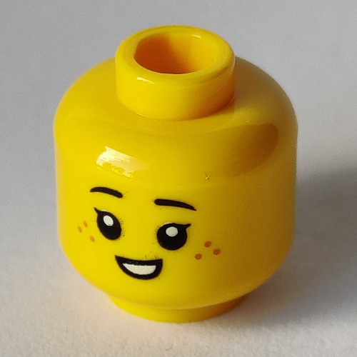 Tête de minifigurine, cils, taches de rousseur, sourire tordu / bouche ouverte sourire motif imprimé (Minifig Head, Eyelashes, Freckles, Crooked Smile / Open Mouth Smile Print)