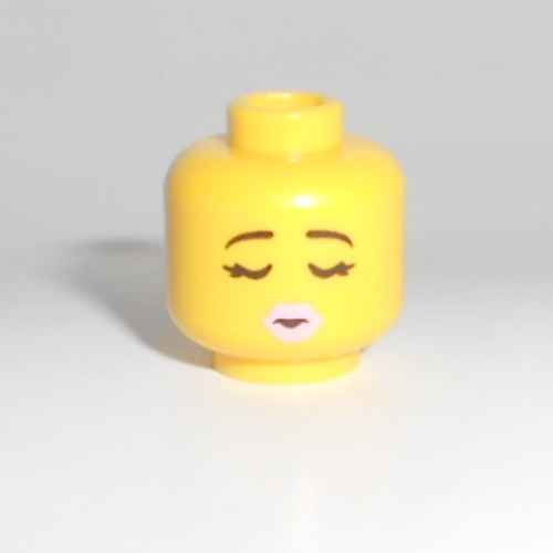 Tête de minifigurine, sourcils, lèvres rose vif, Lunettes de Soleil Rouges / Yeux fermés motif imprimé (Minifig Head, Eyebrows, Bright Pink Lips, Red Heart-Shaped Sunglasses / Eyes Closed Print)