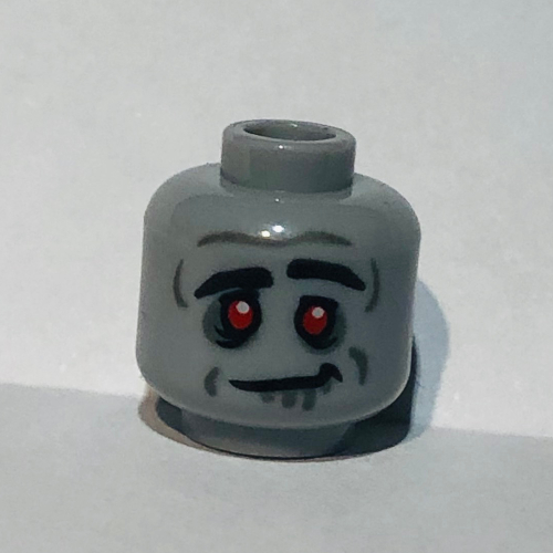 Tête de minifigurine Zombie, yeux rouges, sourcils, lignes argentées, motif imprimé sourire tordu (Minifig Head Zombie, Red Eyes, Eyebrows, Silver Lines, Crooked Smile Print)
