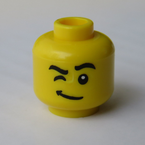 Tête de minifigurine, sourcils avec droit soulevé, clin d'œil droit, mince ligne courbée bouche motif imprimé (Minifig Head, Eyebrows with Right Raised, Winking Right Eye, Thin Curving Line Mouth Print)
