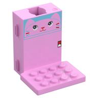 Visuel indicatif Rebrickable de Brique Spécial 6 x 6 x 5 avec trou d'engrenage, 3 x 4 plaque avec motif imprimé visage de chat (Brick Special 6 x 6 x 5 with Gear Hole, 3 x 4 Plate with Cat Face Print)