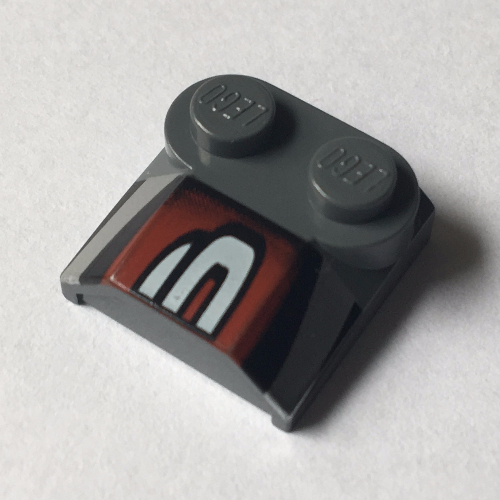 Visuel indicatif Rebrickable de Brique courbée 2 x 2 x 2/3 deux tenons et extrémité de la lèvre avec argent / noir / rouge numéro 3 droite moitié imprimé (Brick Curved 2 x 2 x 2/3 Two Studs and Lip End with Silver/Black/Red Number 3 Right Half Print)