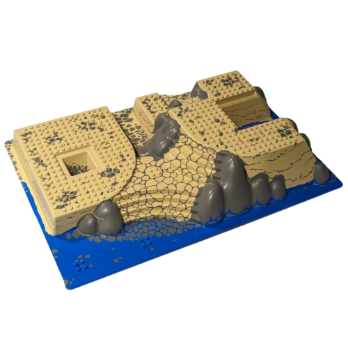 Visuel indicatif Rebrickable de Plaque de base Élevé 32 x 48 x 6 avec des marches avant et arrière et des rochers, de l'eau et du sable motif imprimé (Baseplate Raised 32 x 48 x 6 with Front and Back Steps and Rocks, Water, and Sand Print)