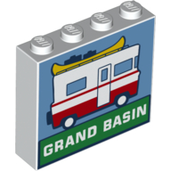 Visuel indicatif Rebrickable de Brique 1 x 4 x 3 avec RV rouge / blanc, fond bleu moyen, blanc sur vert 'Grand Basin' (Brick 1 x 4 x 3 with Red/White RV, Medium Blue Background, White On Green 'Grand Basin')