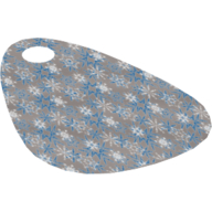 Cape de cou, arrondie avec un trou supérieur, motif imprimé de flocons de neige bleus et argentés [Tissu étoilé traditionnel] (Neckwear Cape, Rounded with One Top Hole, Blue and Silver Snowflakes Print [Traditional Starched Fabric])