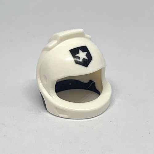 Casque, espace avec motif de cou noir et insigne de police (Helmet, Space with Black Neck Pattern and Police Badge Star Print)