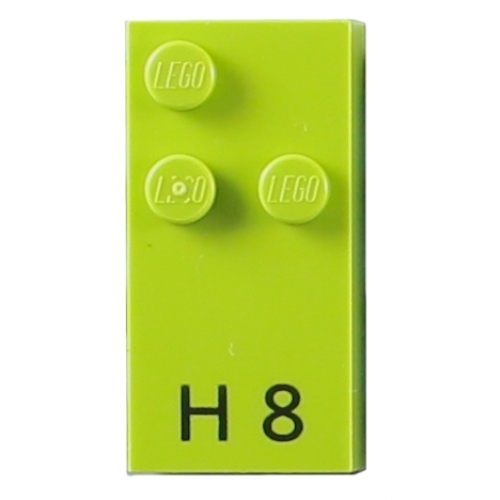 Visuel indicatif Rebrickable de Braille brique 2 x 4 avec motif imprimé 3 tenons ⠓ et 'H 8' (Braille Brick 2 x 4 with 3 Studs ⠓ and 'H 8' Print)