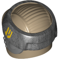 Casque rebelle commando avec bande d'argent plat et motif imprimé insigne jaune (Helmet Rebel Commando with Flat Silver Band and Yellow Insignia Print)