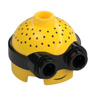 Tête de minifigurine spéciale, minion, bas, avec motif de lunettes à 2 yeux noirs, motif imprimé cheveux de barbe naissante (Minifig Head Special, Minion, Low, with Black 2-Eyed Goggles Pattern, Stubble Hair Print)