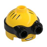 Visuel indicatif Rebrickable de Tête de minifigurine spéciale, minion, bas, avec motif de lunettes à 2 yeux noirs, motif imprimé cheveux fins (Minifig Head Special, Minion, Low, with Black 2-Eyed Goggles Pattern, Thin Hair Print)