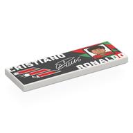Visuel indicatif Rebrickable de Tuile 2 x 6 avec fond noir, formes rouges/vertes, 'CRISTIANO RONALDO', Motif imprimé portrait (Tile 2 x 6 with Black Background, Red/Green Shapes, 'CRISTIANO RONALDO', Portrait Print)