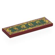 Visuel indicatif Rebrickable de Tuile 2 x 6 avec bordure dorée, symboles mandarins sur fond vert foncé motif imprimé (Tile 2 x 6 with Gold Border, Mandarin Symbols on Dark Green Background Print)