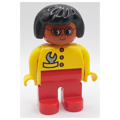 Visuel indicatif Rebrickable de Duplo figurine, tôt, cheveux bob noir, jambes rouges, boutons rouges et clé grise, lunettes motif imprimé (Duplo Figure, Early, Hair Bob Black, Red Legs, Red Buttons and Gray Wrench, Glasses Print)